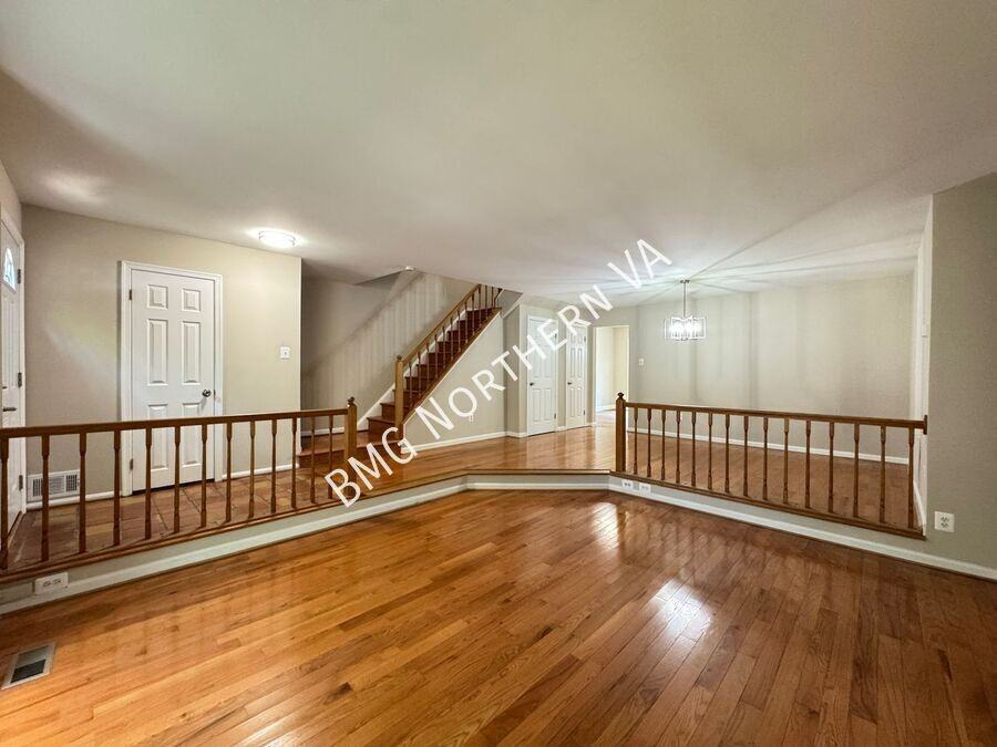 9606 Scotch Haven Dr - Photo 4 of 33