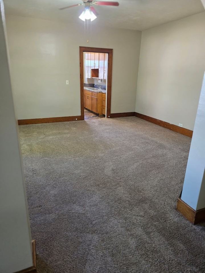 114 E Phillip Ave - Photo 3 of 12