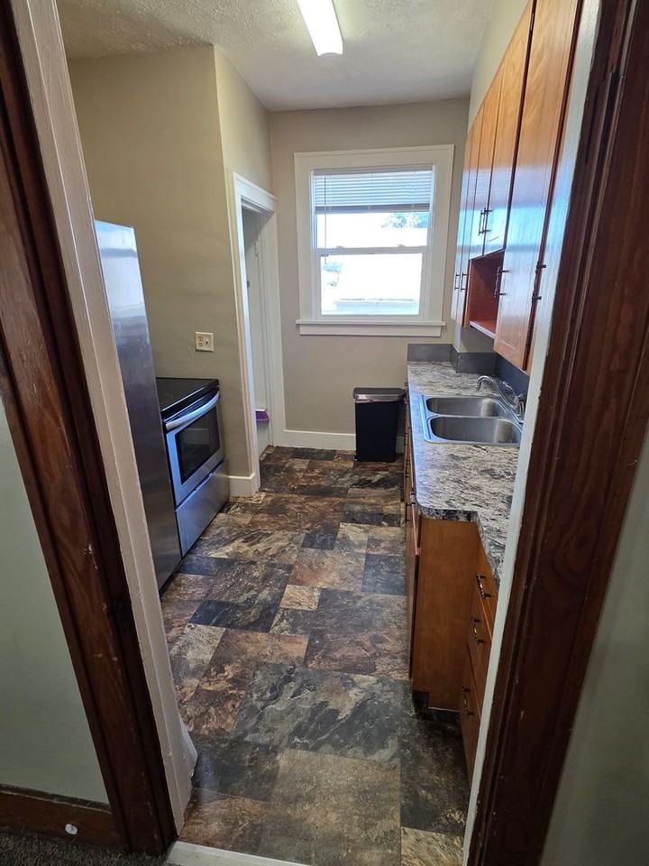 114 E Phillip Ave - Photo 5 of 12