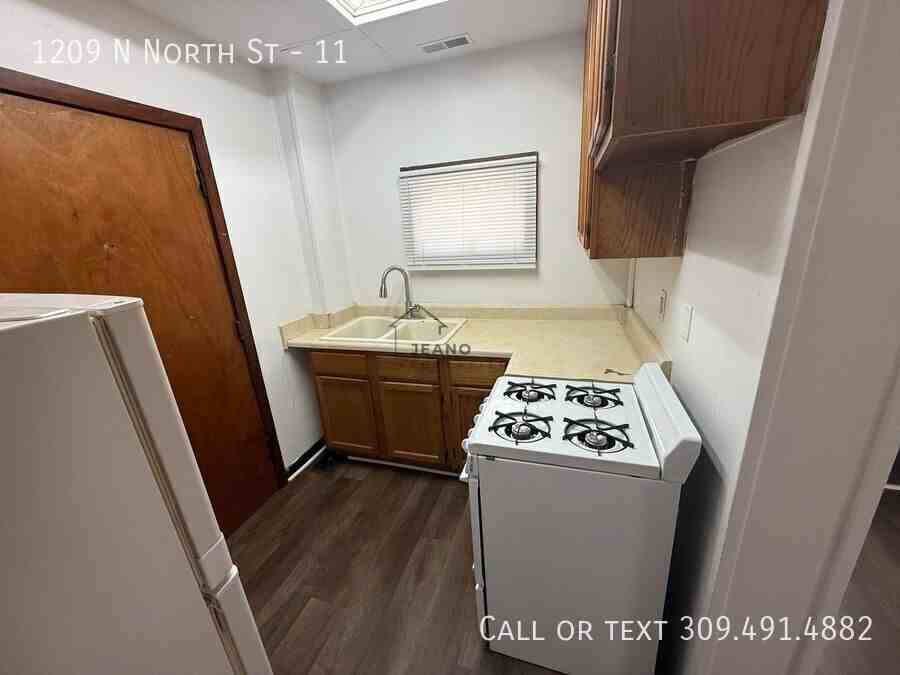 1209 N North St #11 - Photo 3 of 5