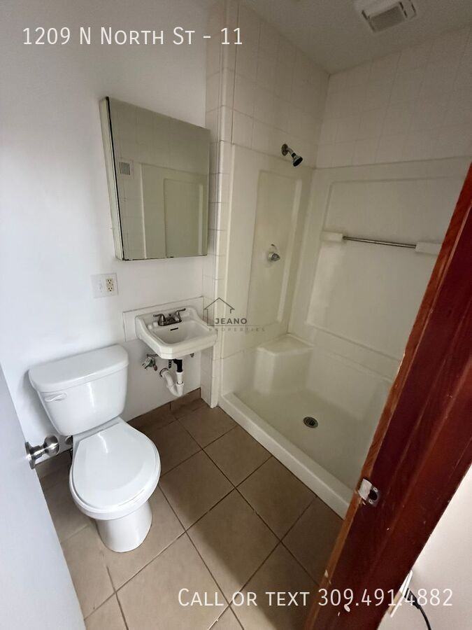 1209 N North St #11 - Photo 4 of 5