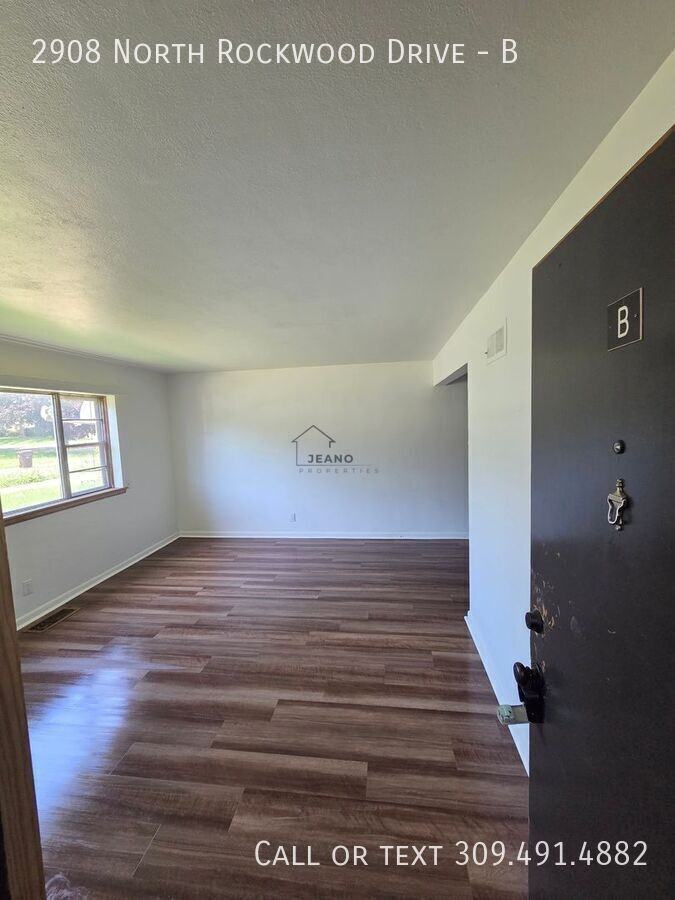 2908 N Rockwood Dr #B - Photo 2 of 5