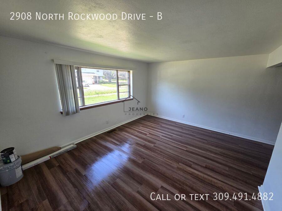 2908 N Rockwood Dr #B - Photo 3 of 5