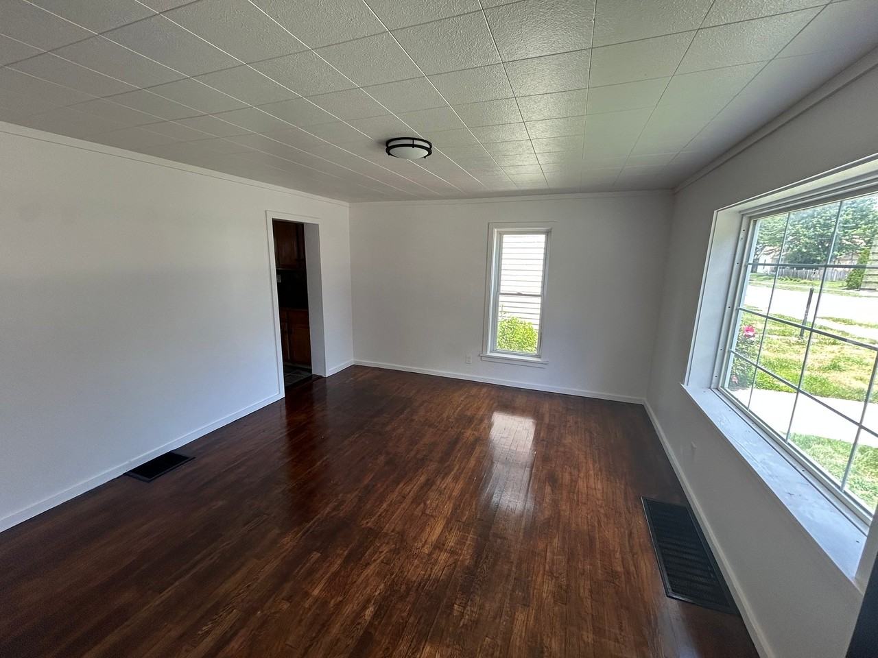 381 Woods Ave - Photo 2 of 7