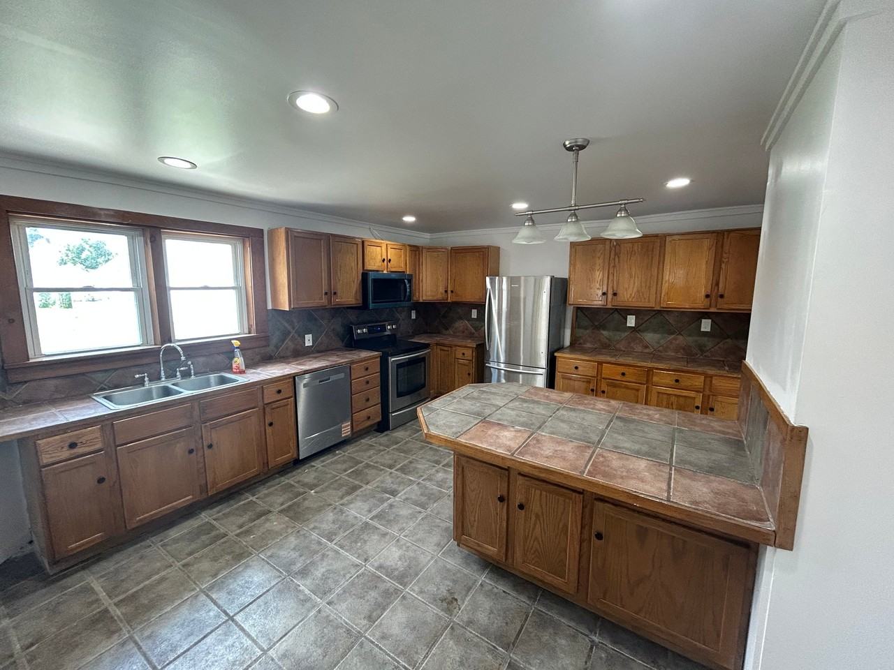 381 Woods Ave - Photo 3 of 7