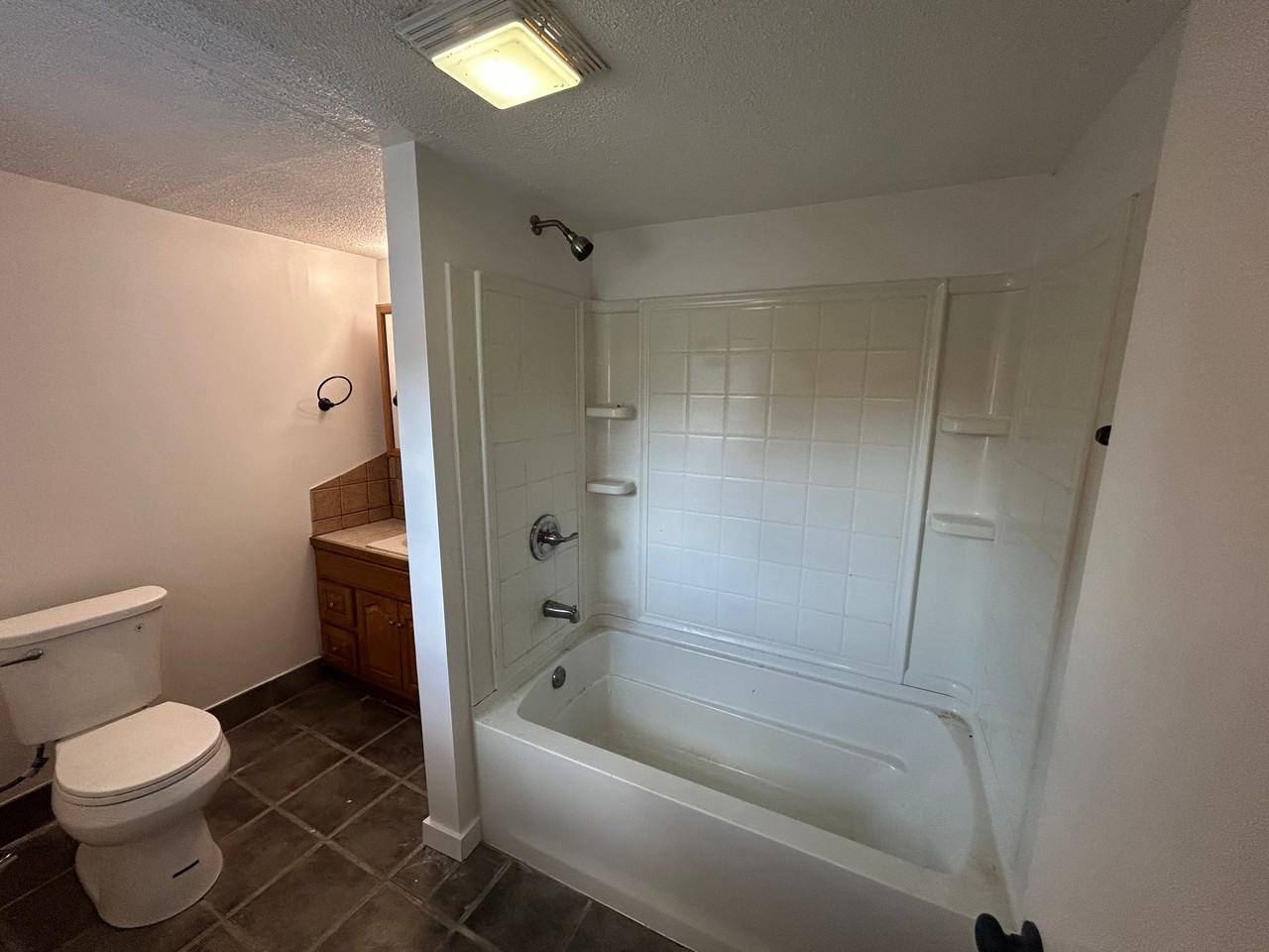 381 Woods Ave - Photo 4 of 7