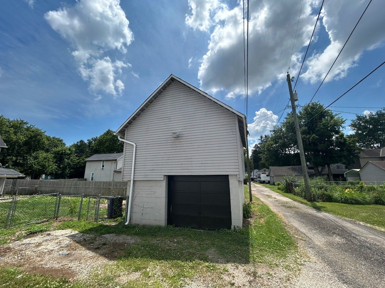 381 Woods Ave - Photo 5 of 7