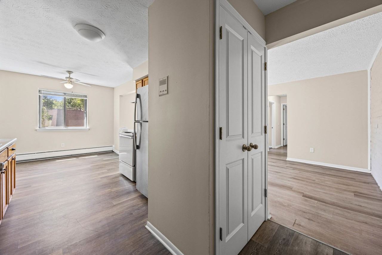 30 Stenwick Dr #E - Photo 5 of 50