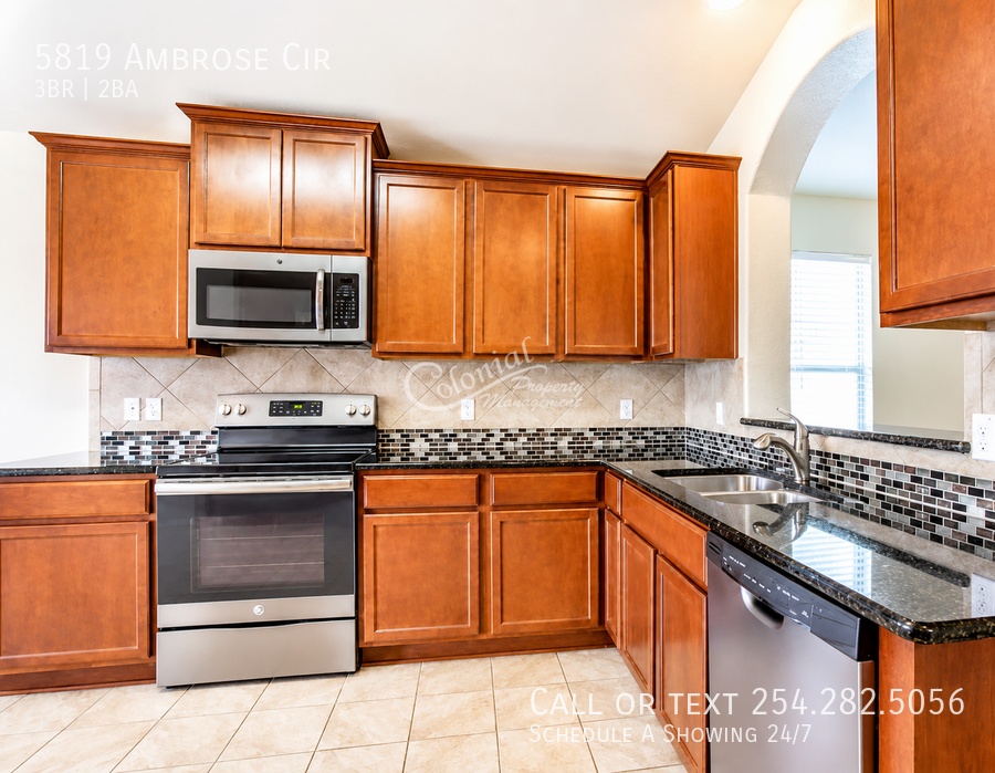 5819 Ambrose Cir - Photo 6 of 19