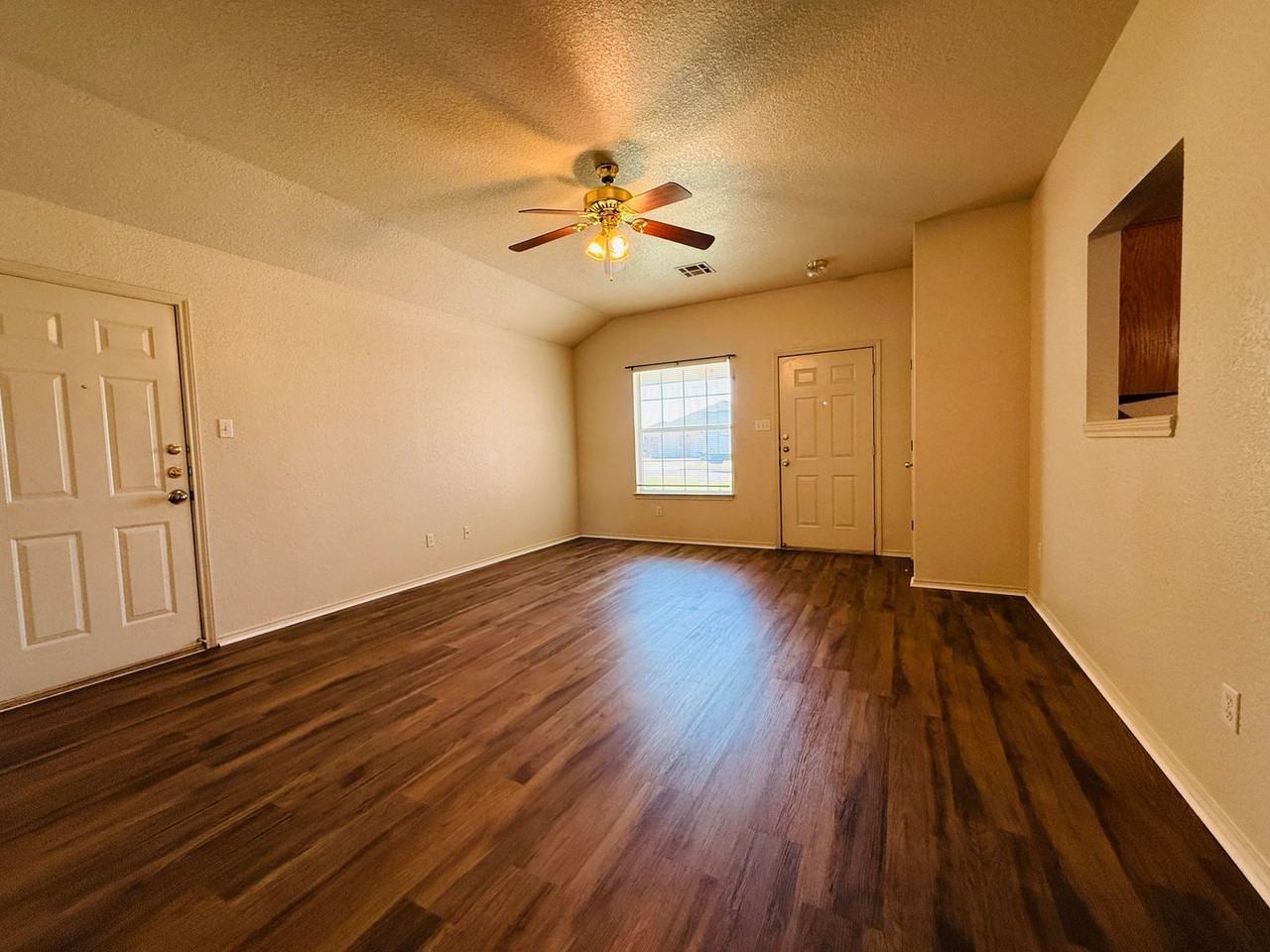 2801B Lucille Dr - Photo 3 of 15