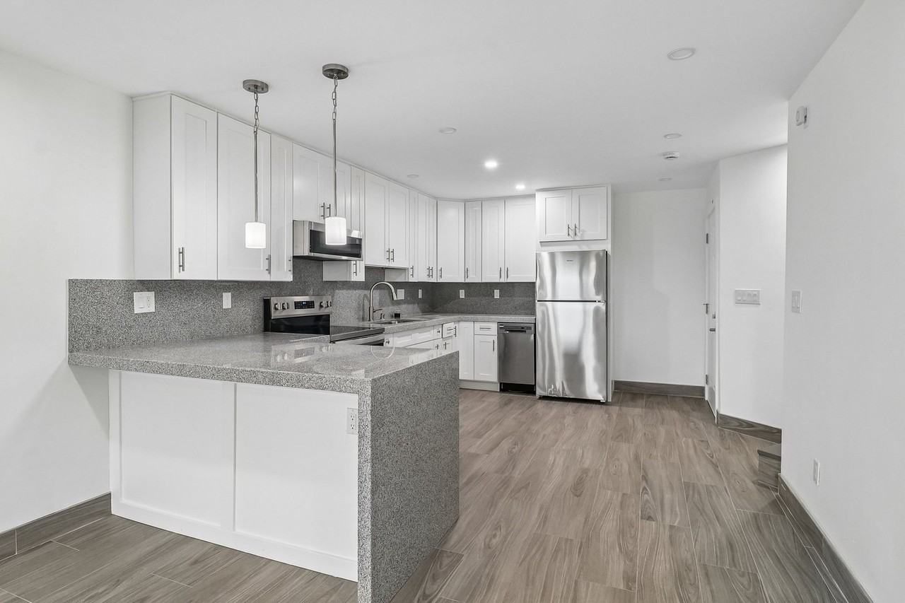 2065 Poplar Rd #508 - Photo 4 of 34