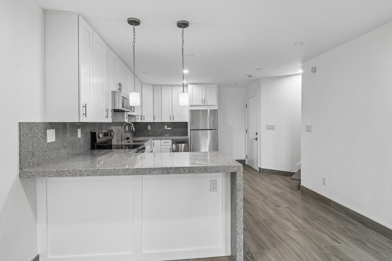 2065 Poplar Rd #508 - Photo 5 of 34