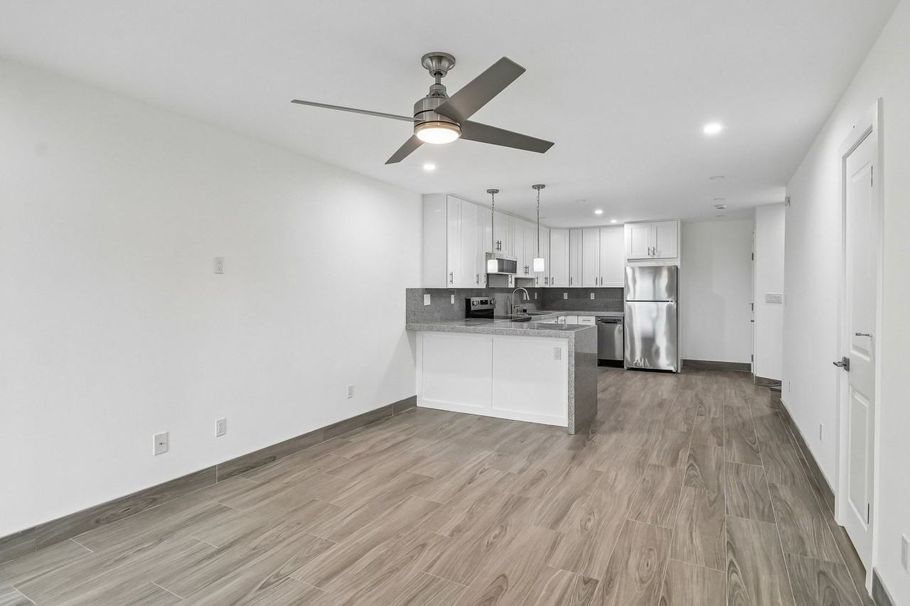 2065 Poplar Rd #508 - Photo 7 of 34