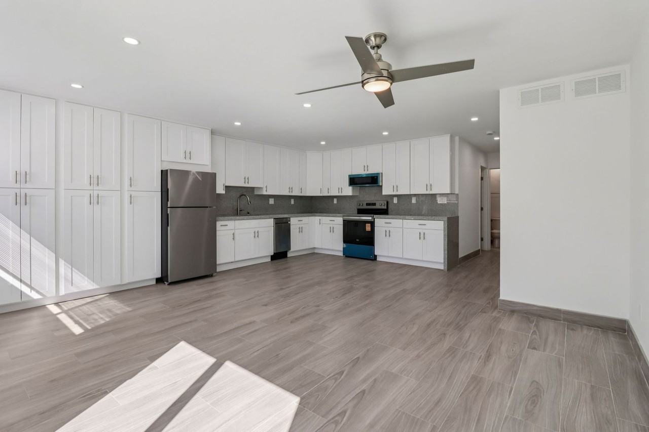 738 S Orange Ave #A - Photo 2 of 50
