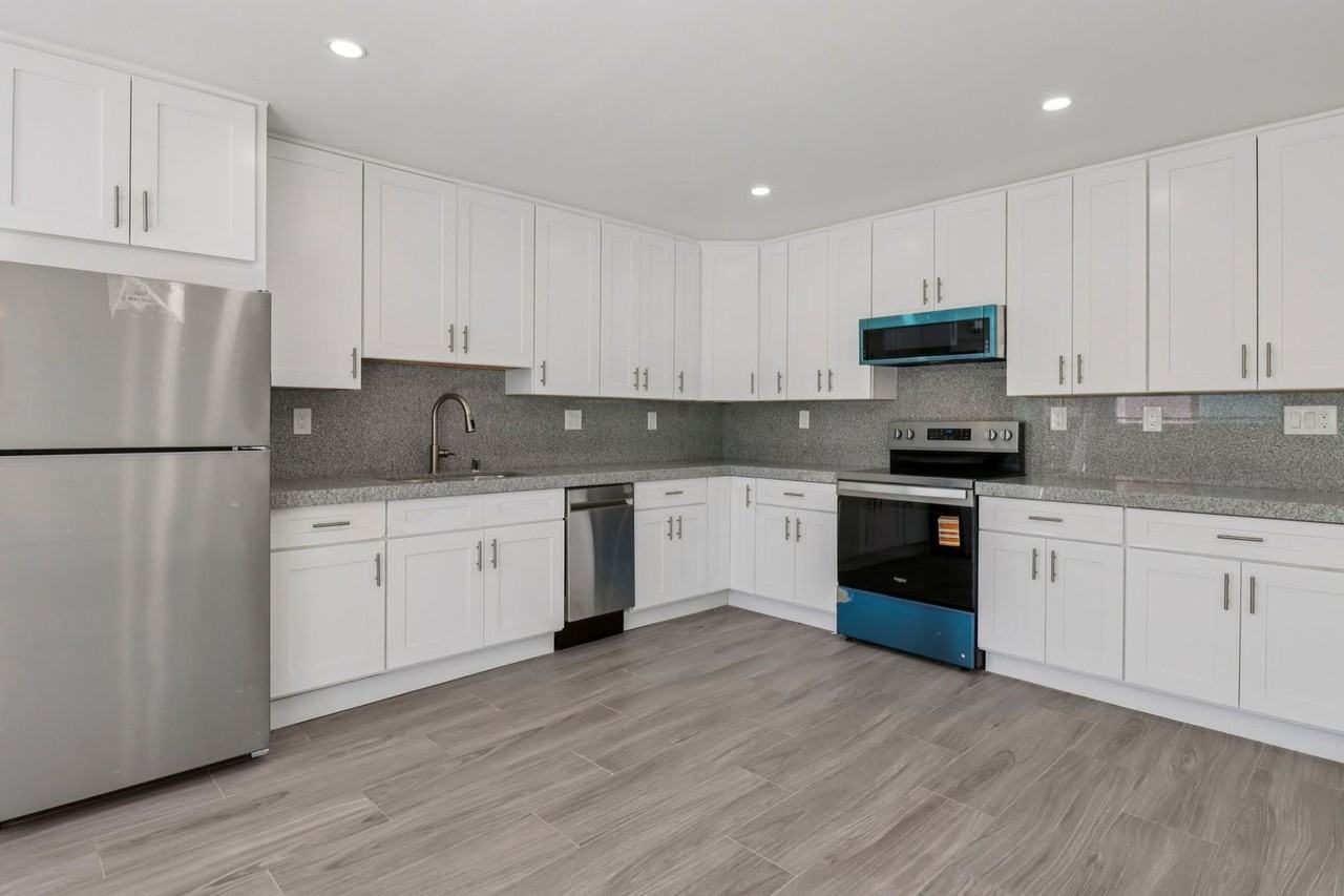 738 S Orange Ave #A - Photo 3 of 50
