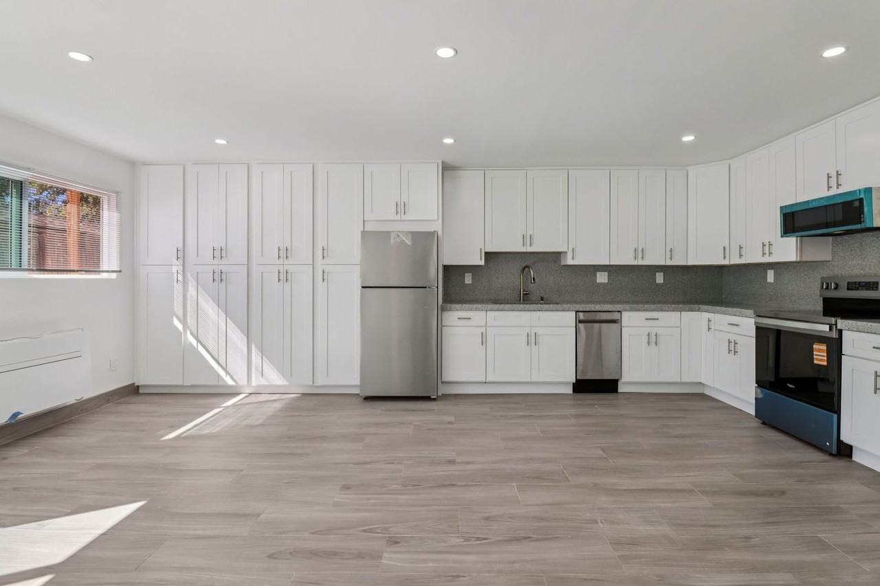 738 S Orange Ave #A - Photo 7 of 50
