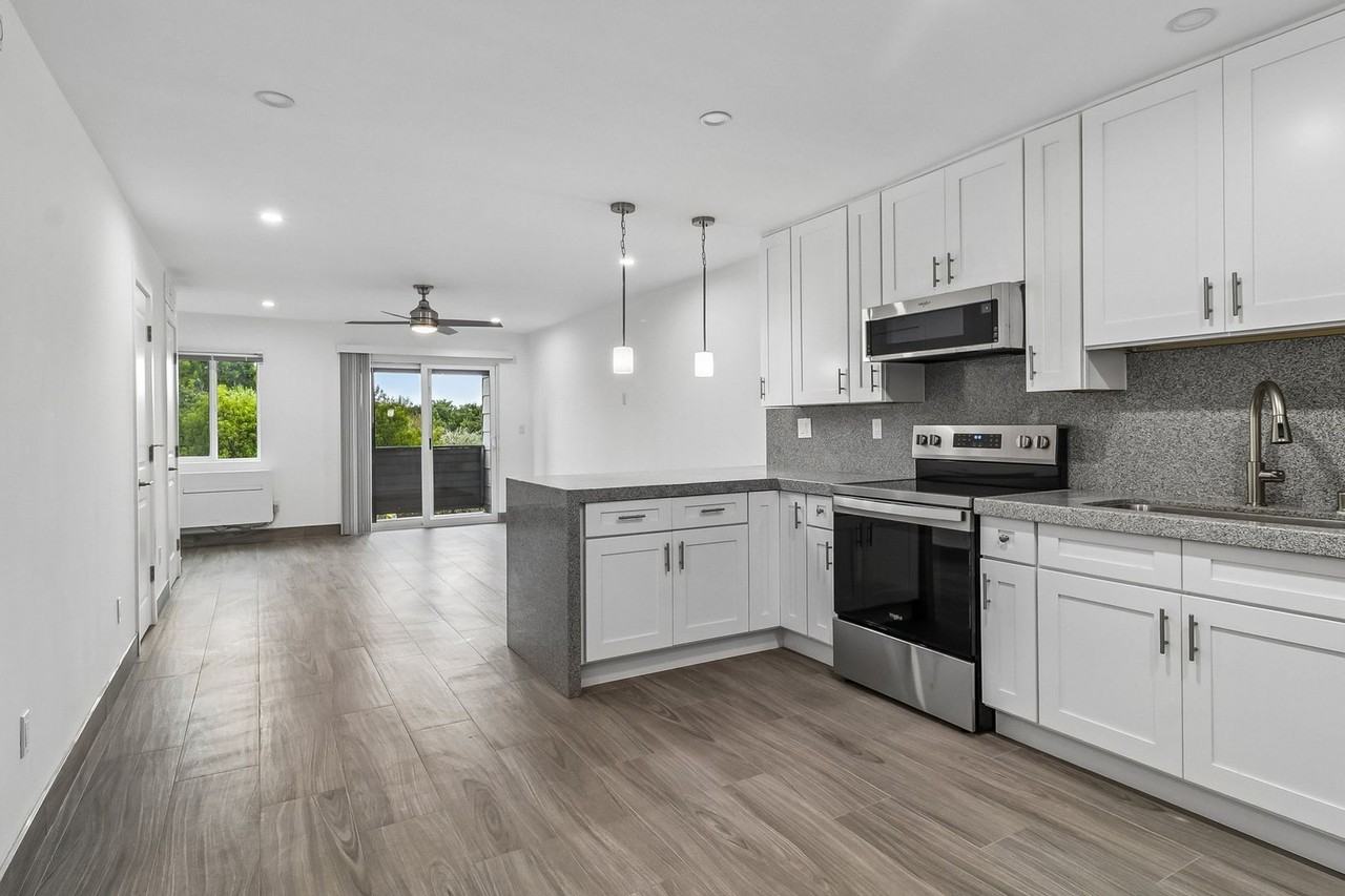 2065 Poplar Rd #506 - Photo 3 of 34