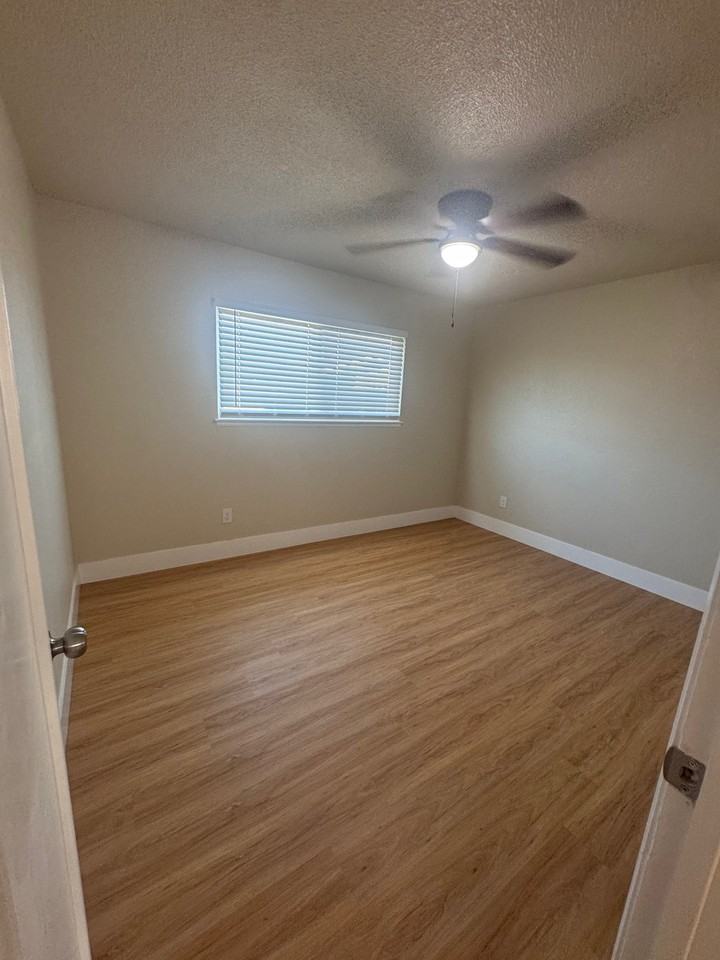 2017 Fairmont Dr - Photo 6 of 11