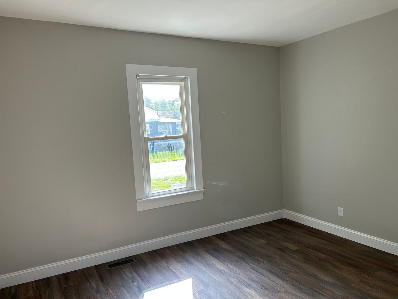 573 Patterson Rd - Photo 2 of 4