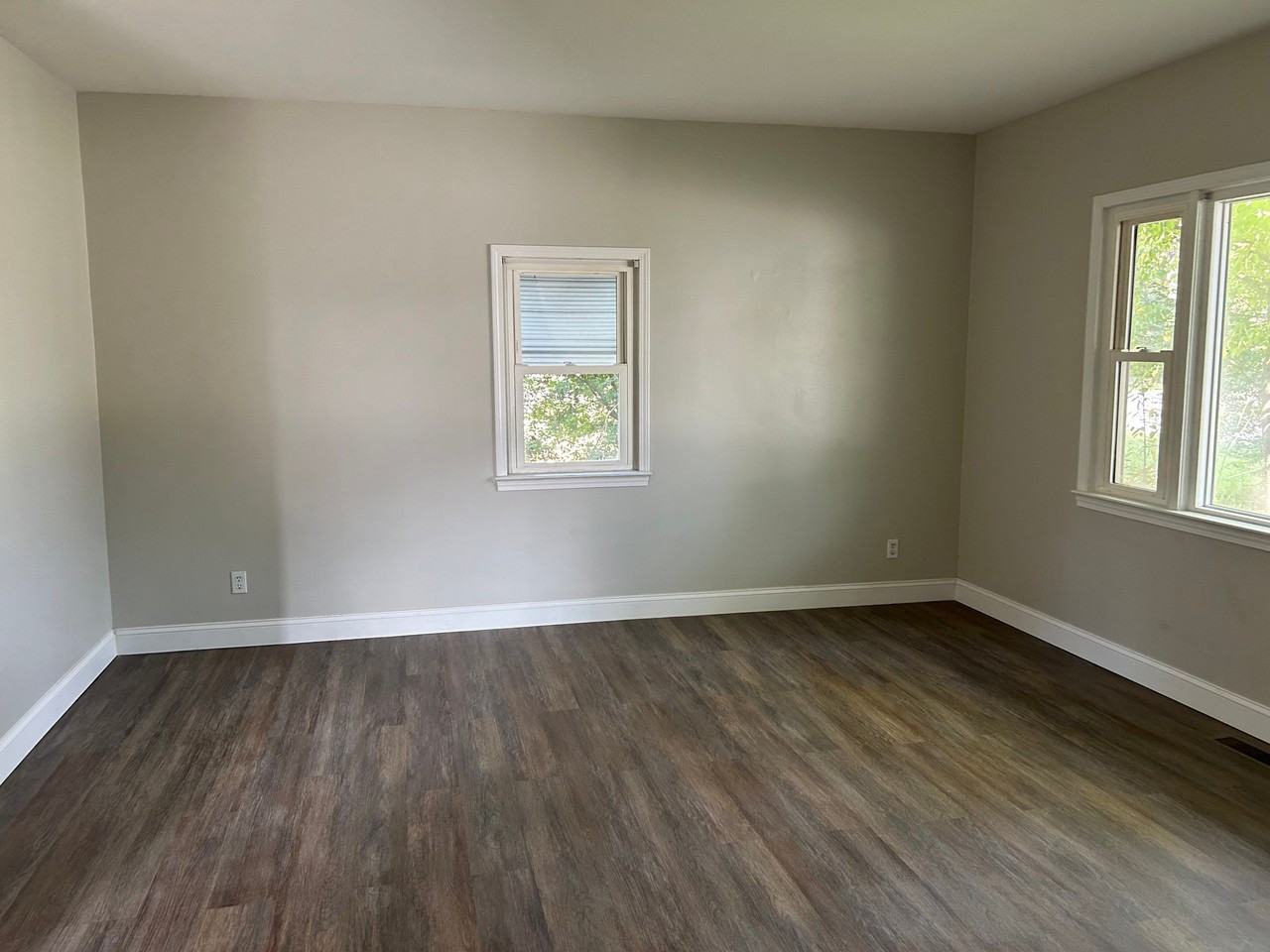 573 Patterson Rd - Photo 3 of 4