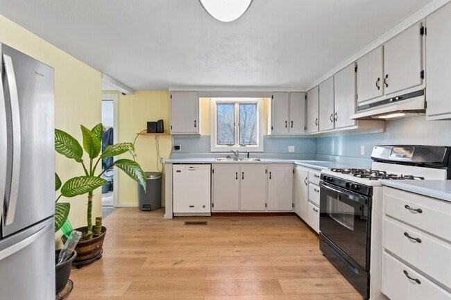410 Boothby Rd - Photo 5 of 15