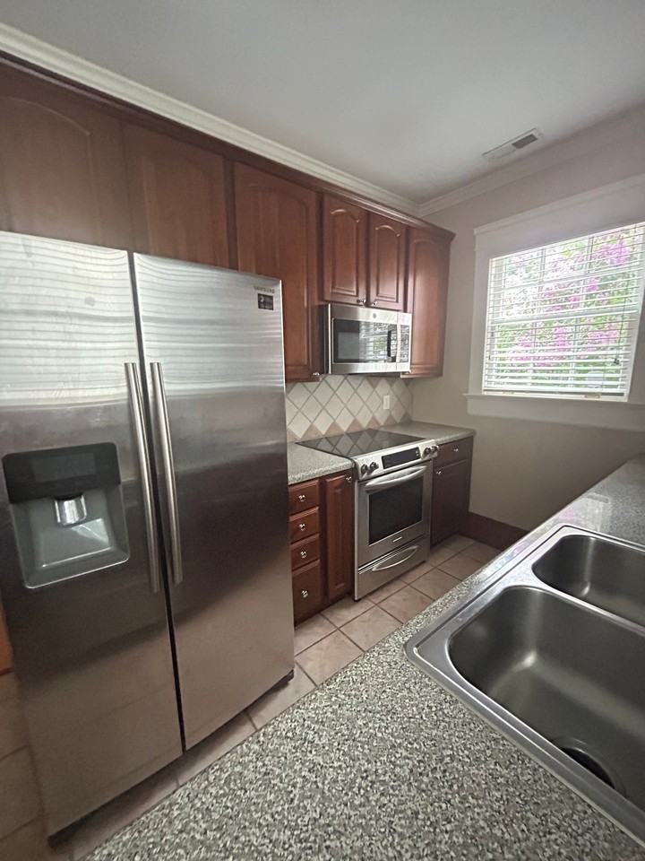 72 W End Blvd #4 - Photo 2 of 9
