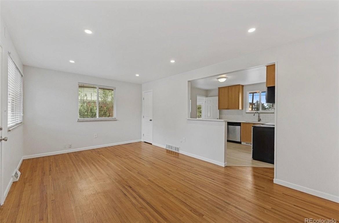 1028 Raleigh St - Photo 2 of 10