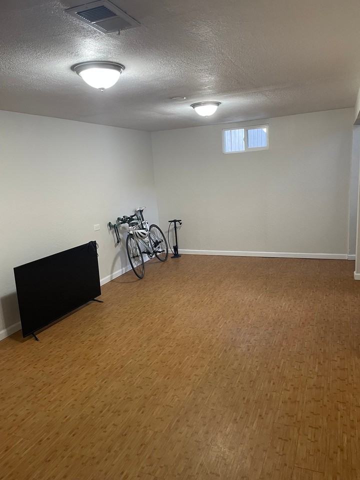 1028 Raleigh St - Photo 6 of 10