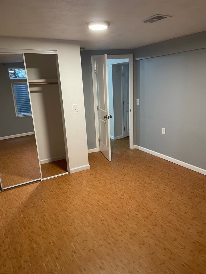 1028 Raleigh St - Photo 7 of 10