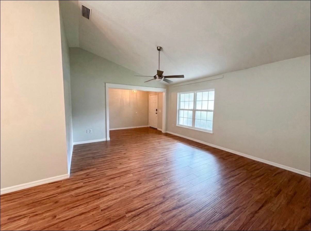 545 Penns Neck Dr - Photo 2 of 9