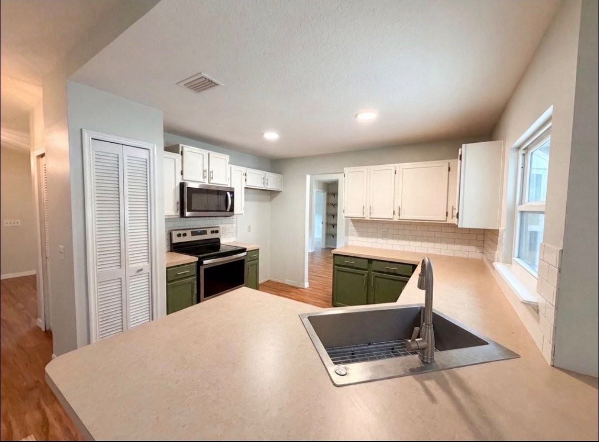 545 Penns Neck Dr - Photo 3 of 9