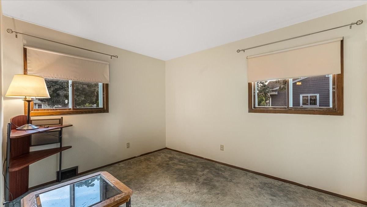 880 2nd St Nw - Photo 2 of 20