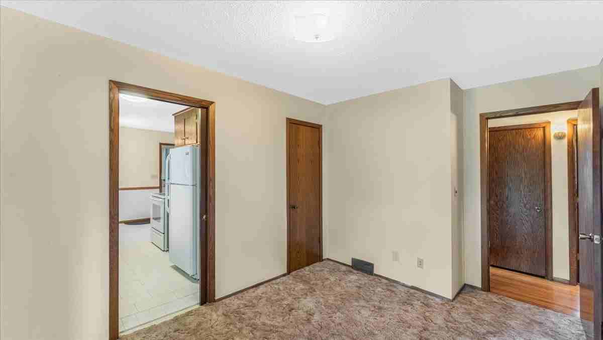 880 2nd St Nw - Photo 6 of 20