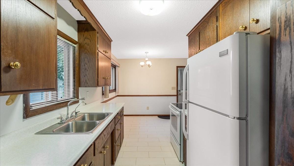 880 2nd St Nw - Photo 7 of 20