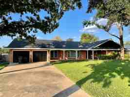 featured image of 3104 W Avenue T