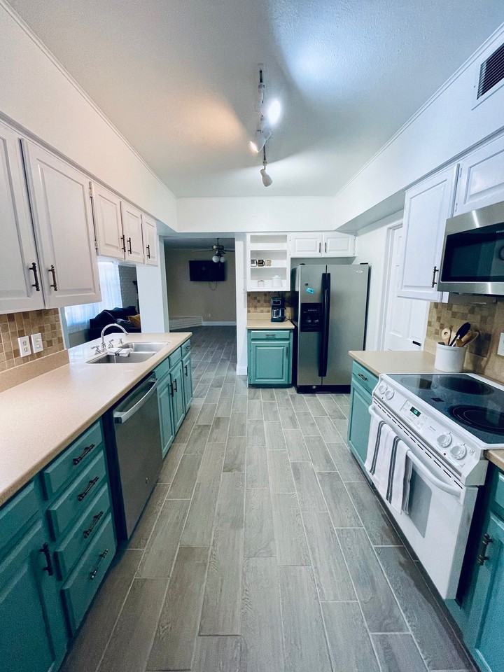 3104 W Avenue T - Photo 6 of 12