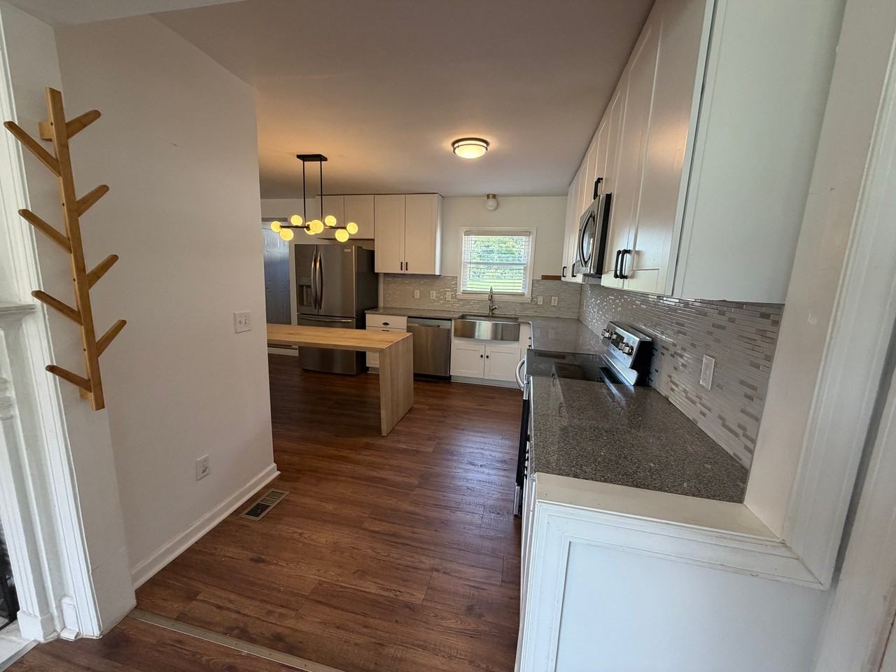 1240 Skyview Rd - Photo 4 of 30