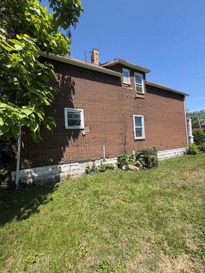 2120 Saint Louis Ave - Photo 5 of 20