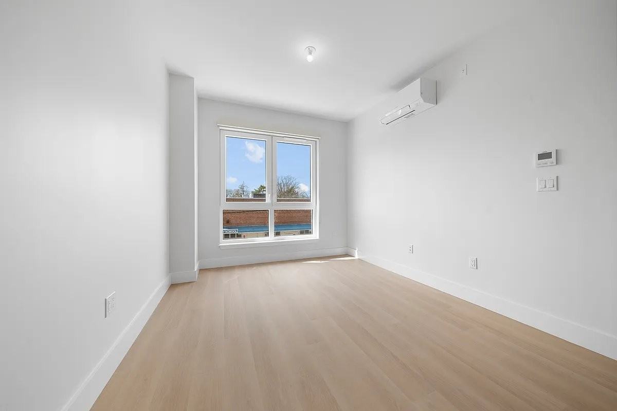 7763 Vleigh Pl - Photo 3 of 6