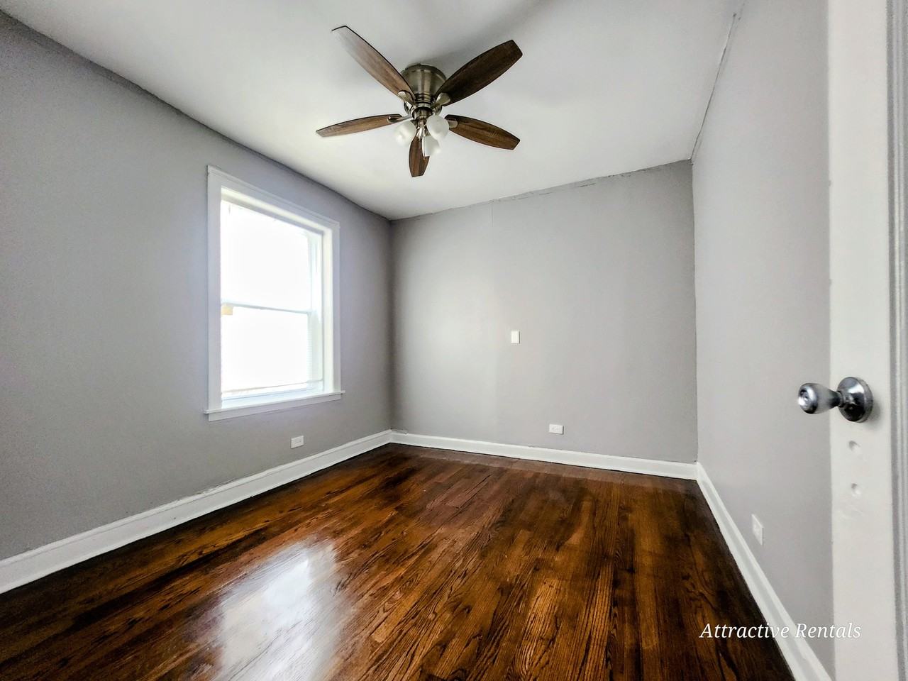 7937 S Vernon Ave - Photo 3 of 12