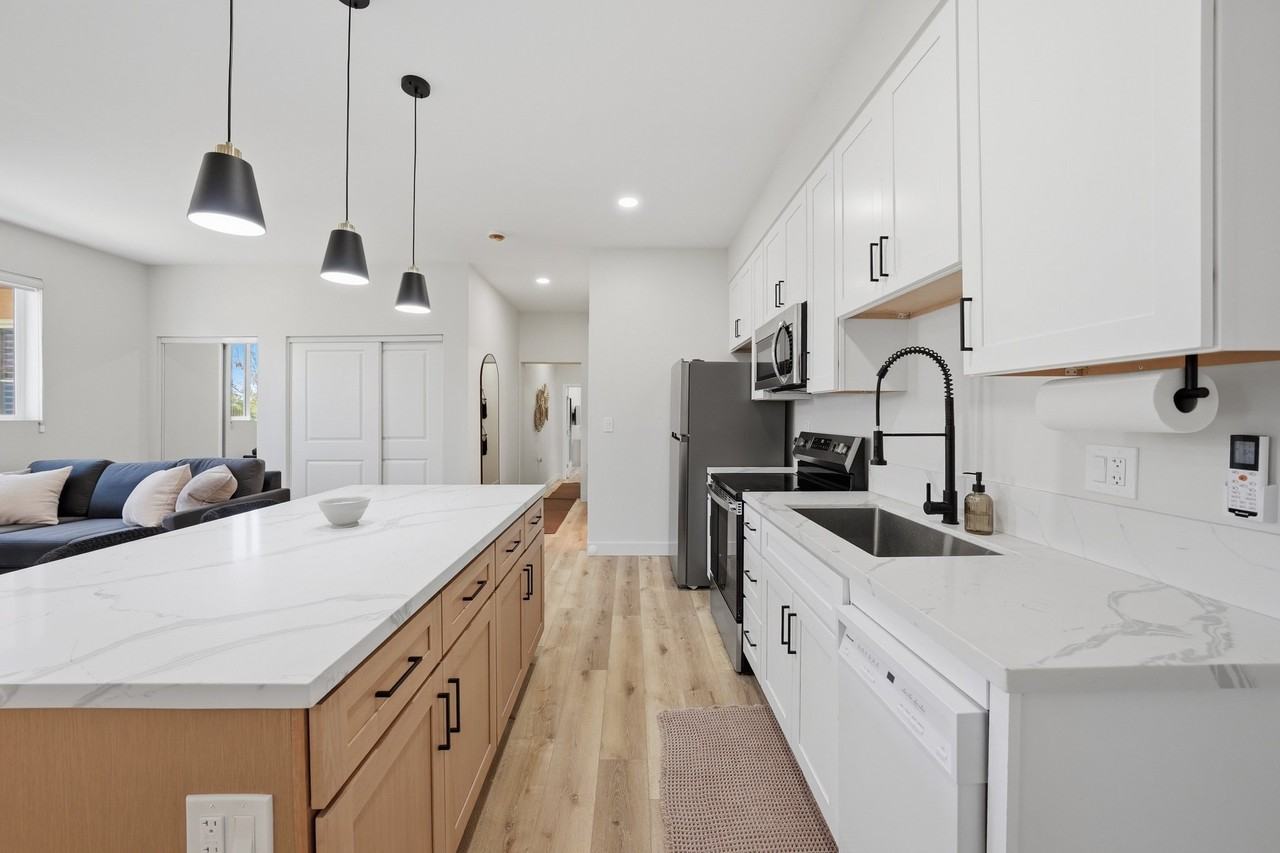 1038 2nd Ave #1 - Photo 6 of 19