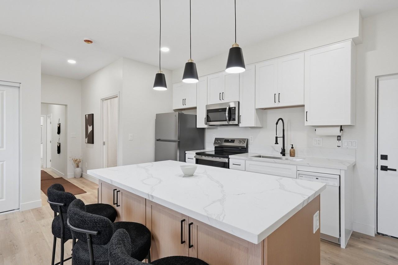 1038 2nd Ave #1 - Photo 7 of 19