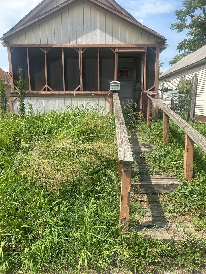 2504A Denver St - Photo 2 of 11