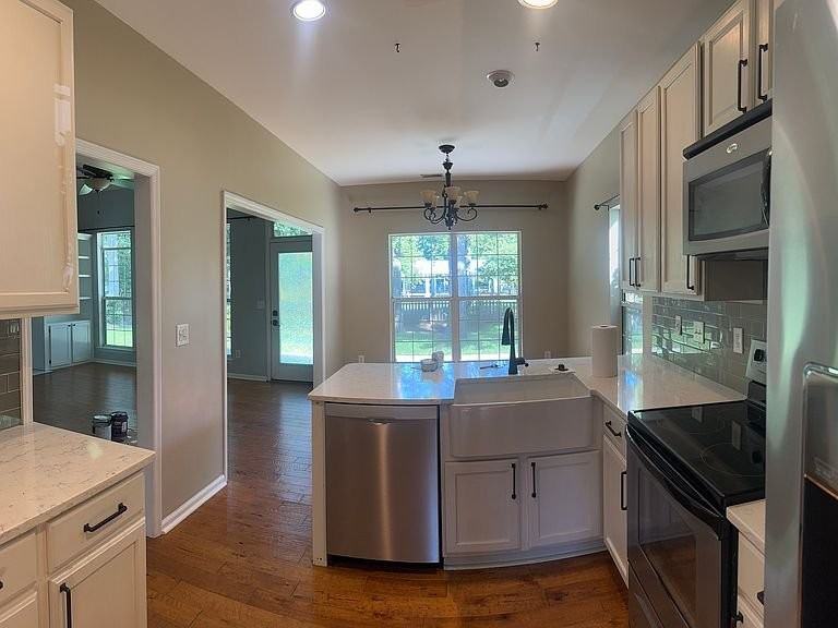 258 Historic Dr - Photo 3 of 14