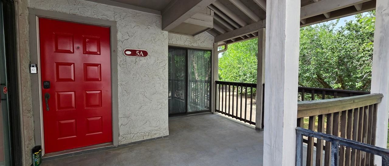 1304 E Bayou Pkwy #5A - Photo 3 of 20