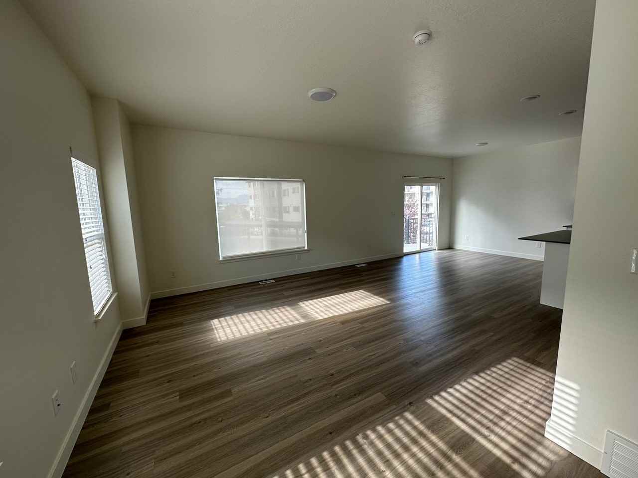 1112 E St - Photo 3 of 20