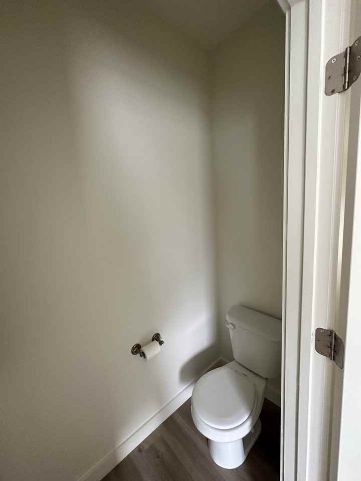 1112 E St - Photo 5 of 20