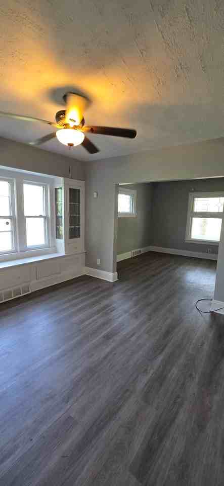 11222 Revere Ave - Photo 3 of 9