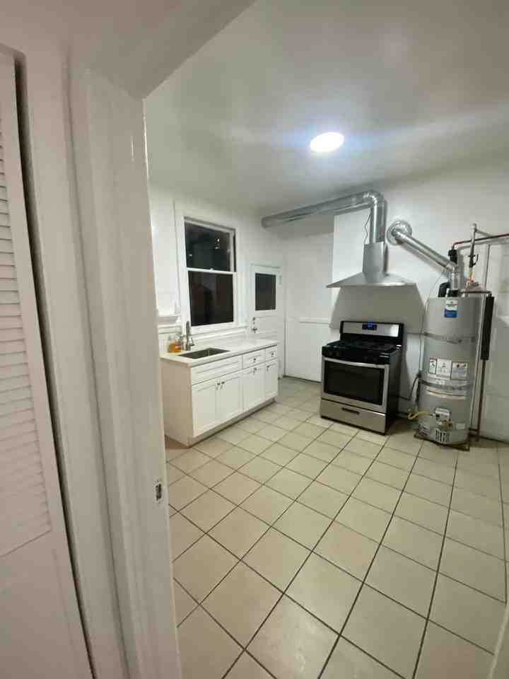 2055 Berkeley Way - Photo 4 of 15
