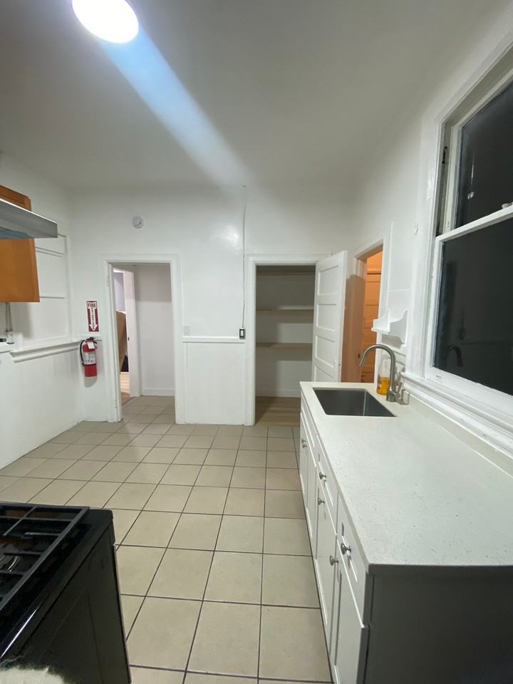 2055 Berkeley Way - Photo 6 of 15